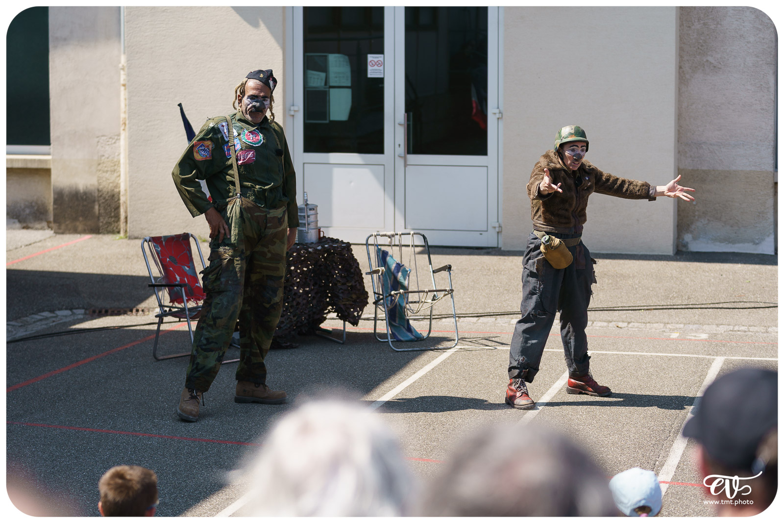 EN ATTENDANT LE 3ÈME TYPE (THÉÂTRE DE CANIVEAU)